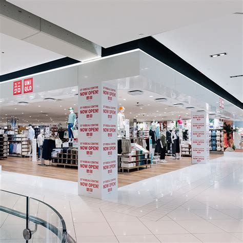 rideau centre clothing stores.